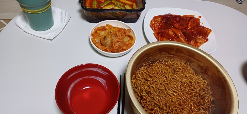 슬롯돌리다 배고파서~~짜슐랭.양념만두~
