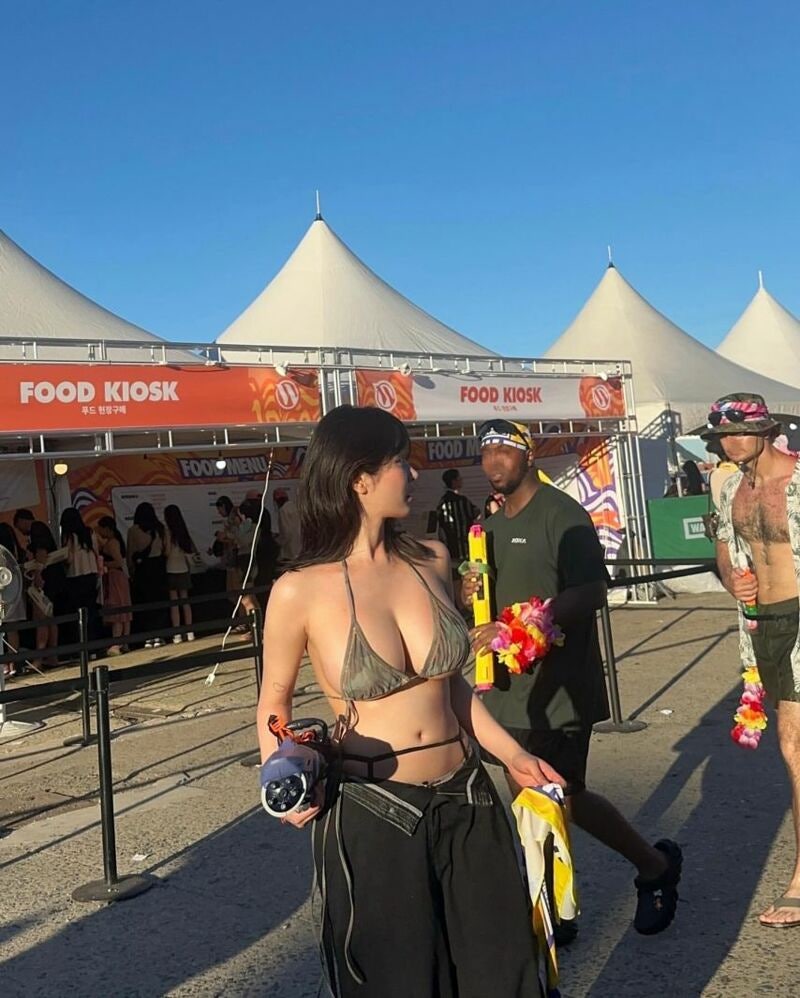 워터밤에서 포착된 처자
