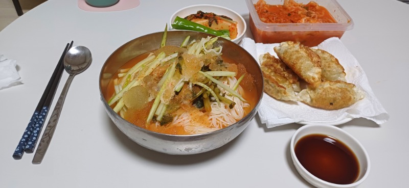 열무김치가 맛나게 익어서..열무국수와 군만두