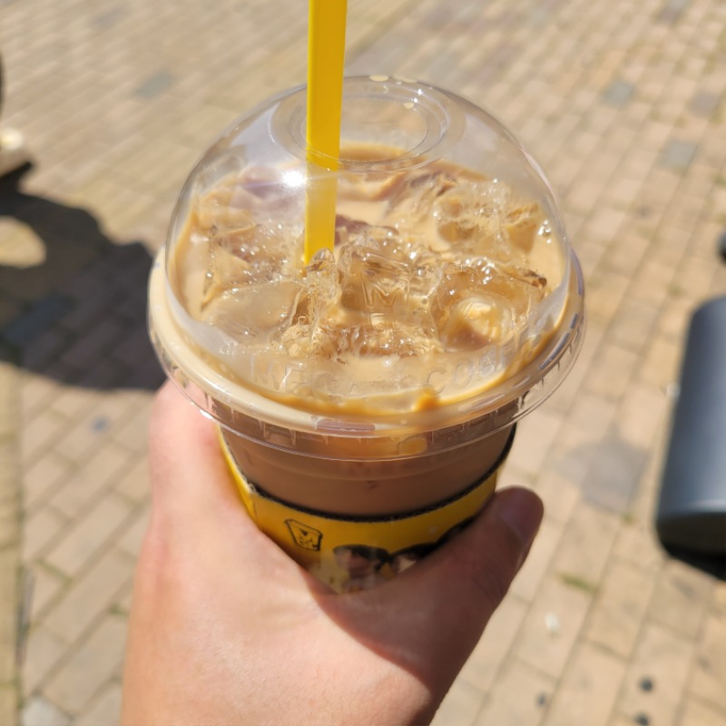 밖에나왔는데 미친날씨에 잠시 메가커피로~