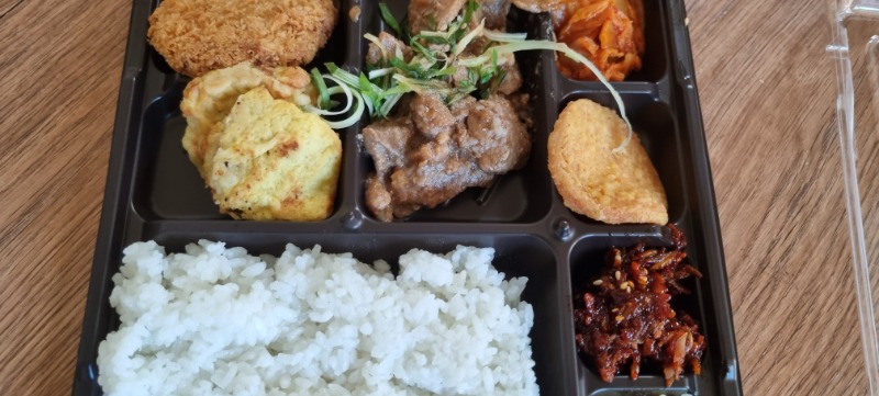 오늘도 일찍 맛점합니다(편의점 도시락)