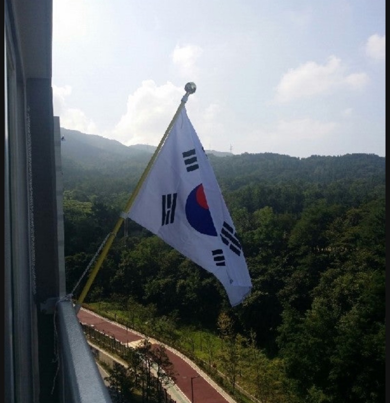 태극기 게양 인증 ㅎㅎ