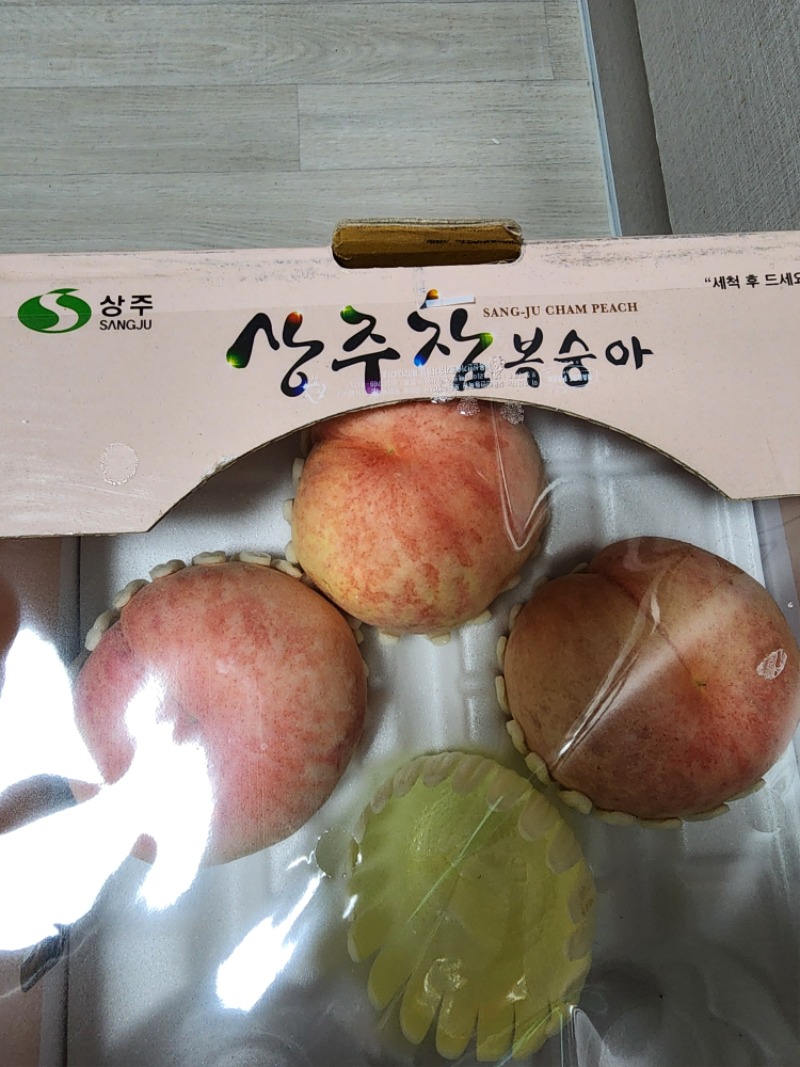 복숭아, 샤인머스킷 맛잇게 보여서~~