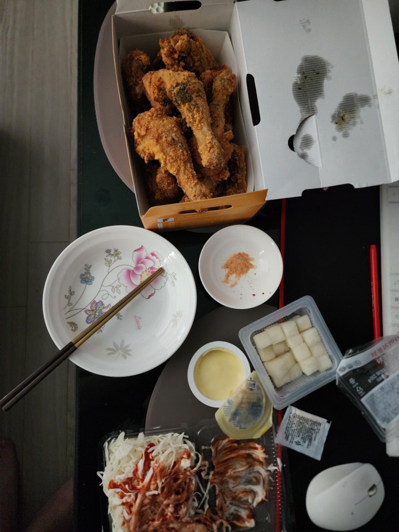 랑이가 주는 치킨이라 생각하고 배달시켜읍니다!